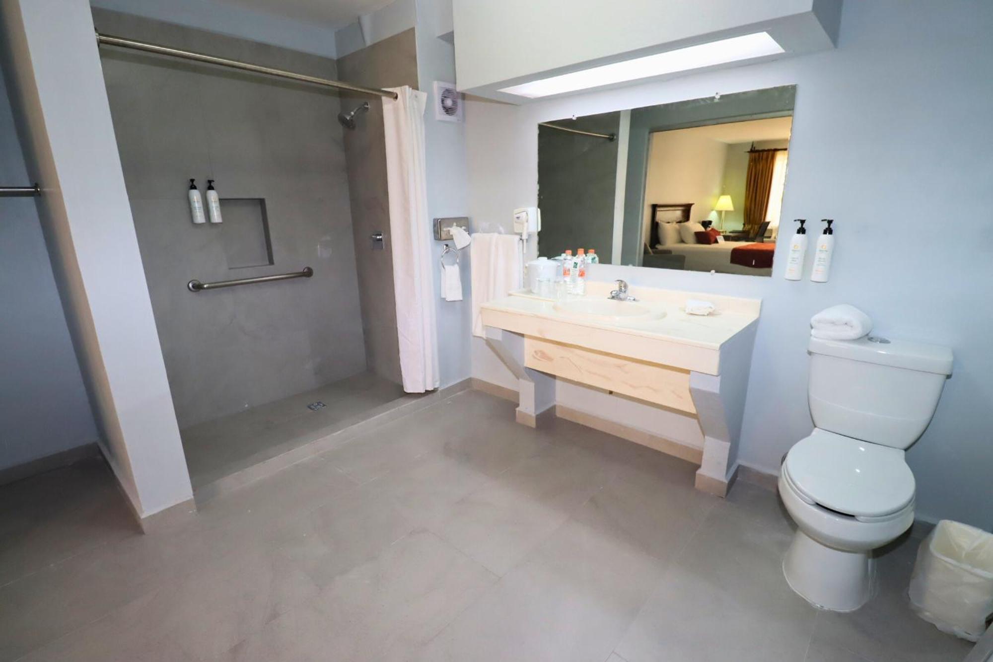 Quality Inn Piedras Negras Bagian luar foto