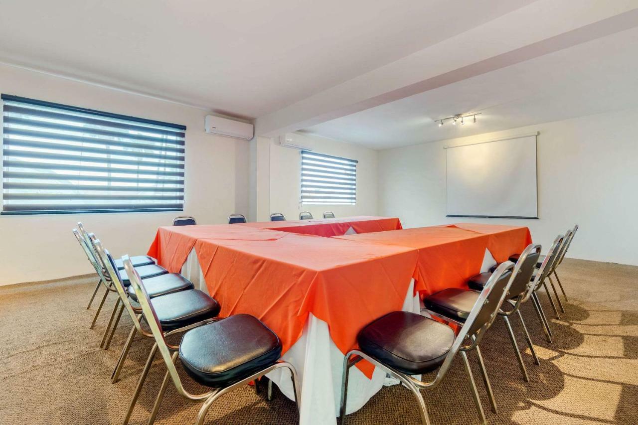 Quality Inn Piedras Negras Bagian luar foto
