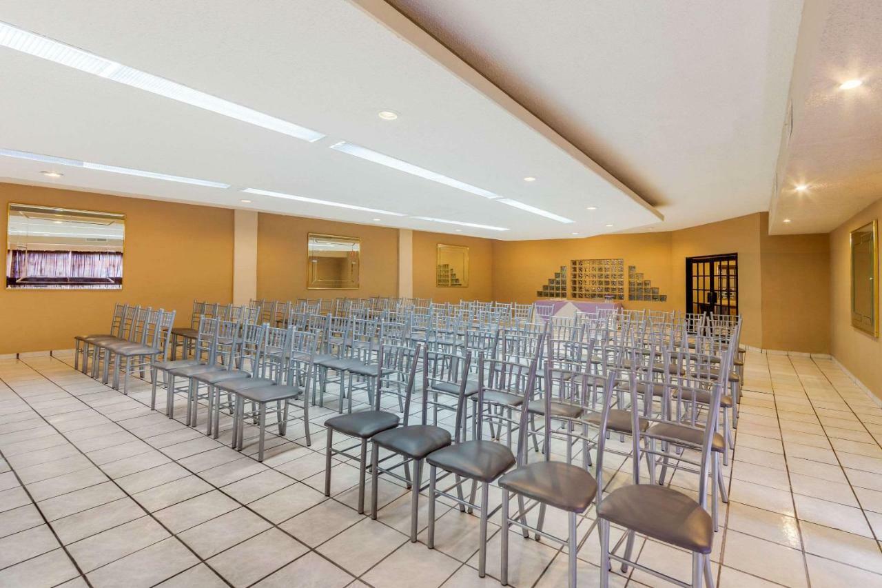 Quality Inn Piedras Negras Bagian luar foto