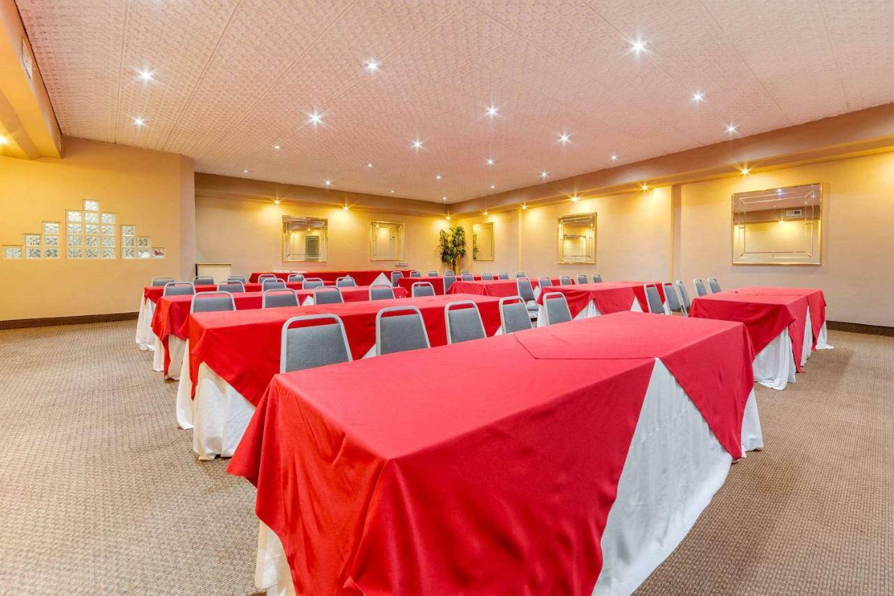Quality Inn Piedras Negras Bagian luar foto