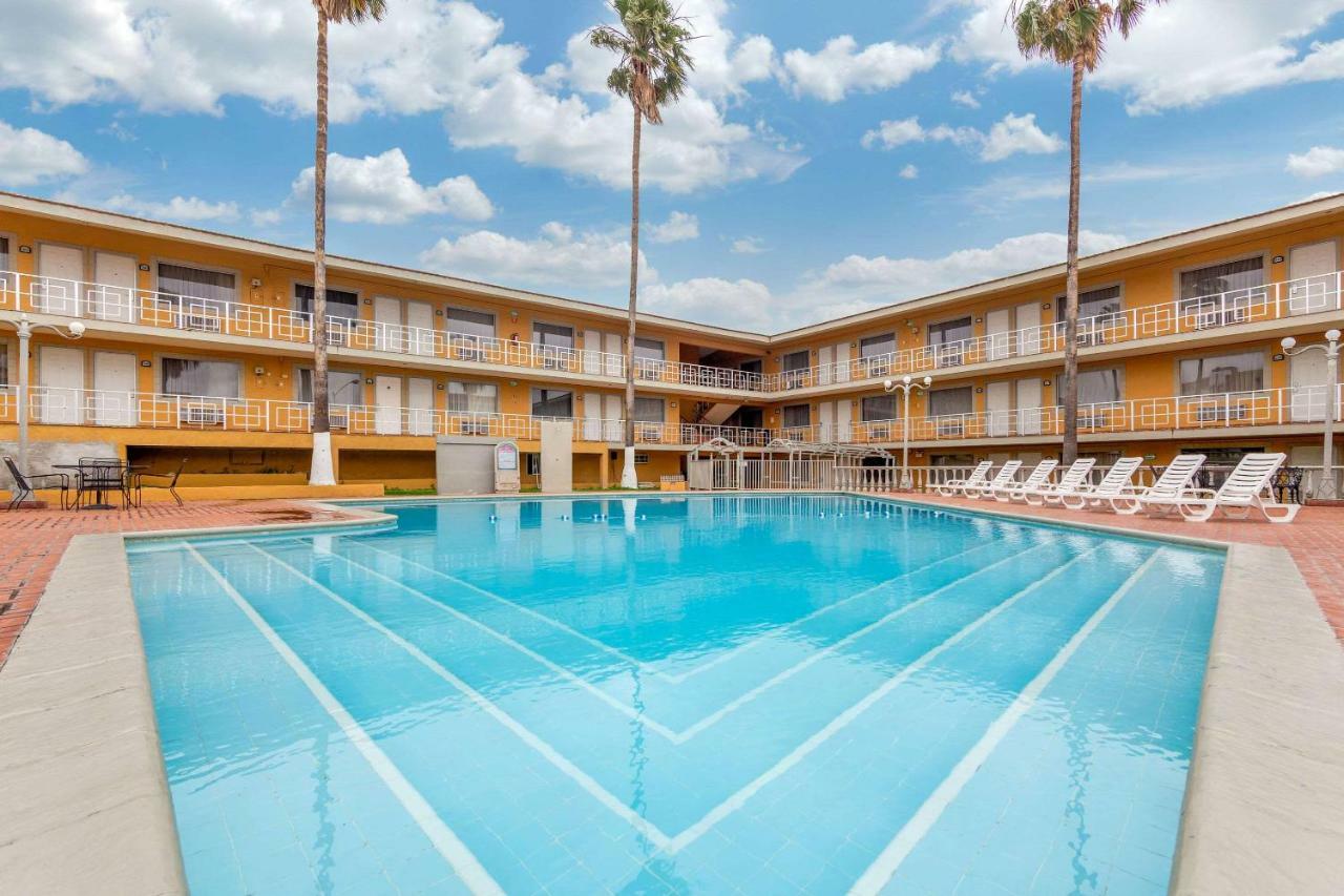 Quality Inn Piedras Negras Bagian luar foto
